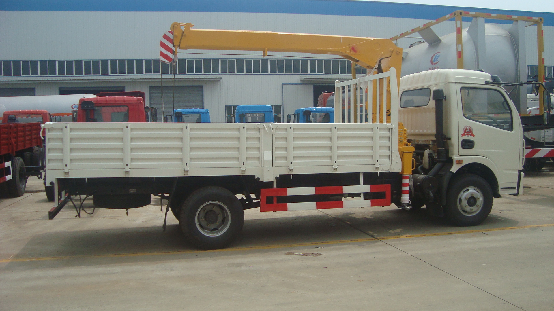 東風(fēng)多利卡隨車吊圖片/東風(fēng)多利卡隨車吊樣板圖 (1)