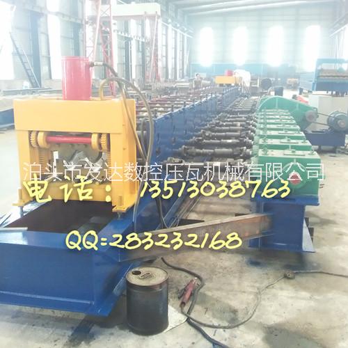 泊頭發(fā)達(dá)壓瓦310高速護(hù)欄壓瓦機(jī)圖片