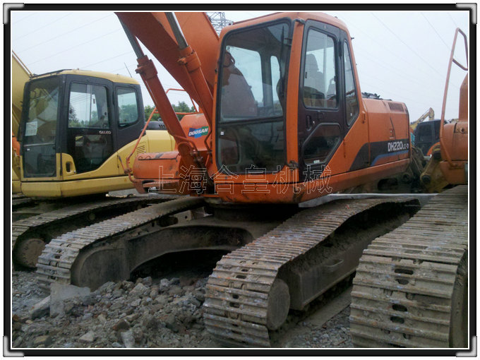 低價(jià)銷斗山DH220-7二手挖機(jī)圖片/低價(jià)銷斗山DH220-7二手挖機(jī)樣板圖 (1)