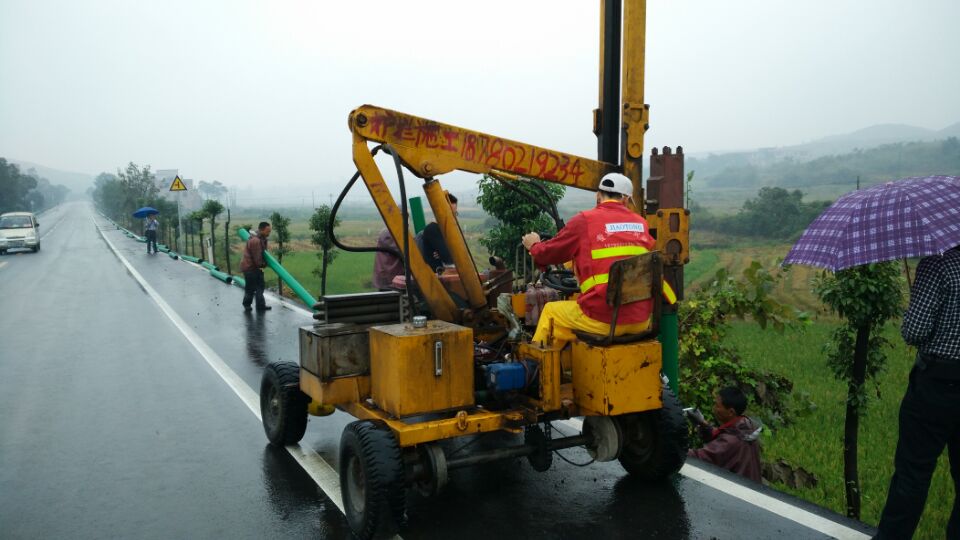 湖南波形護欄生產(chǎn)廠家圖片