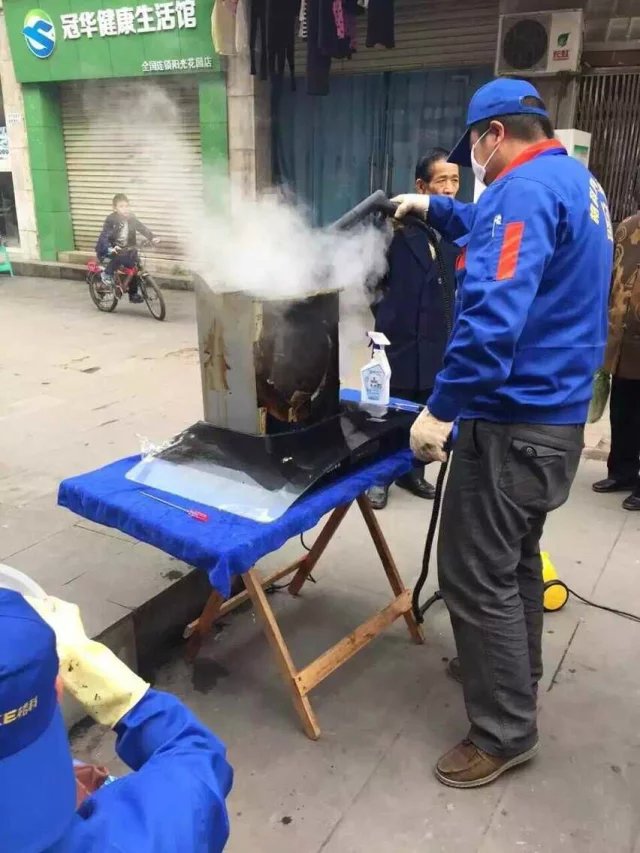 油煙機(jī)清洗設(shè)備，油煙機(jī)油污怎么清洗，小本賺錢生意！