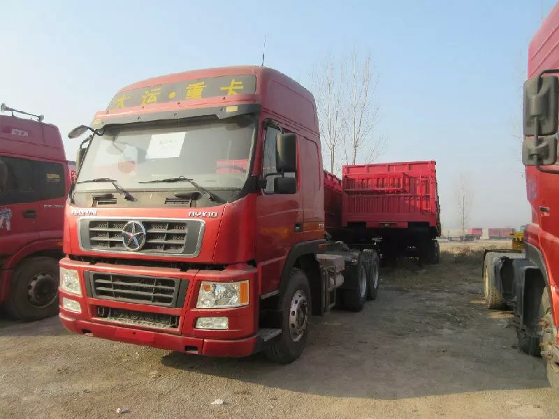 供應(yīng)牽引車生產(chǎn)廠家，牽引車報價，梁山牽引車生產(chǎn)廠家，大運重卡雙驅(qū)，庫存積壓全新車