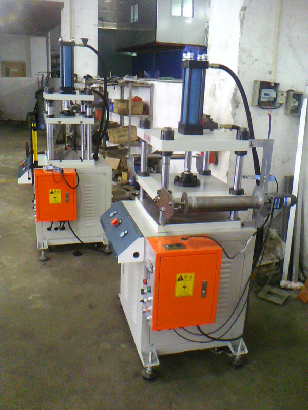 10噸滑臺(tái)式油壓機(jī)圖片/10噸滑臺(tái)式油壓機(jī)樣板圖 (4)