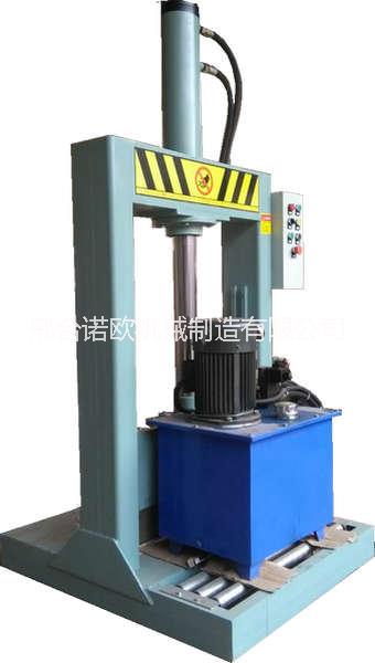 新型液壓?jiǎn)蔚肚邢鹉z機(jī)可切塑料卷橡圖片