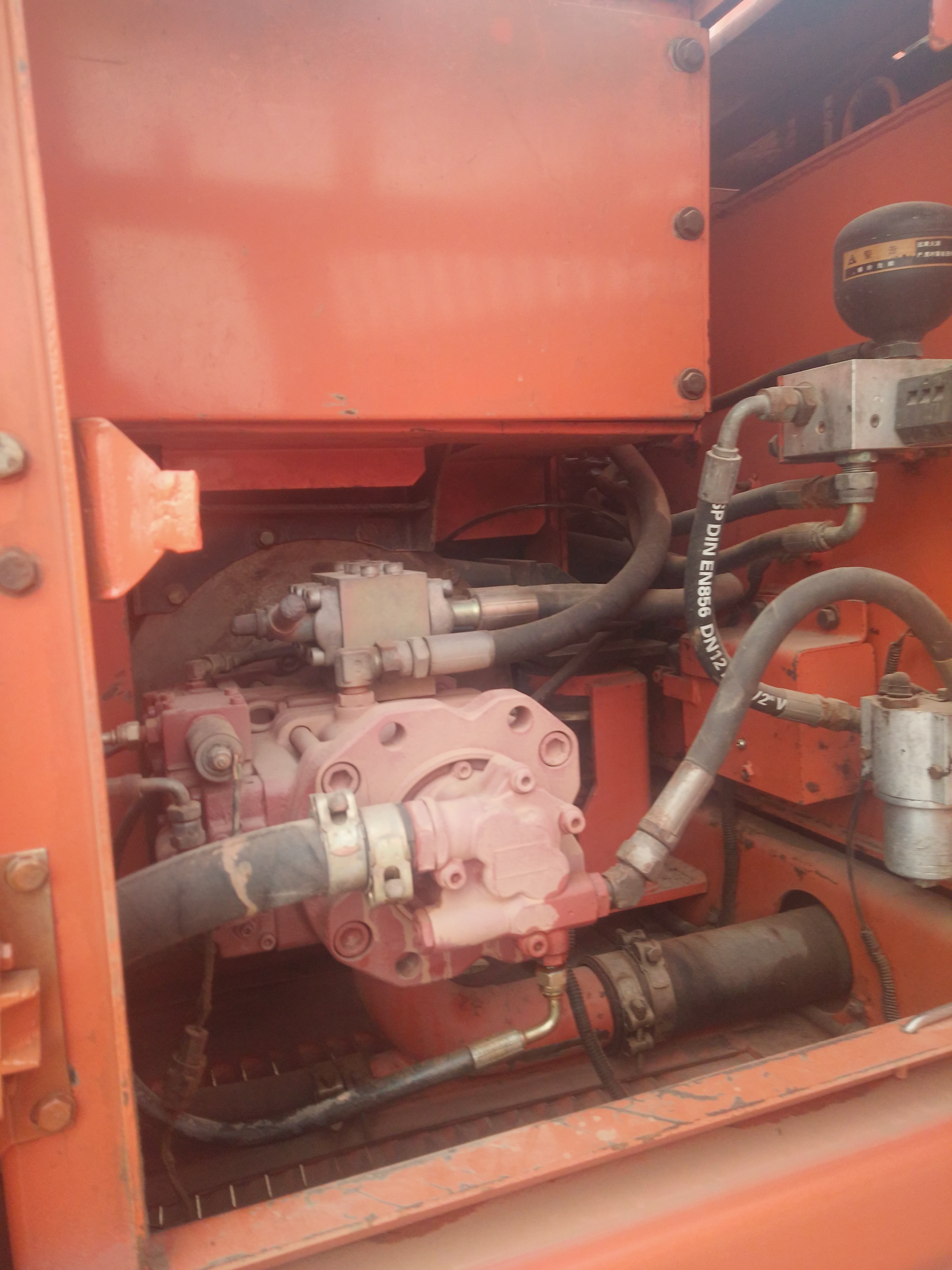 鋼鐵二手挖掘機(jī)市場