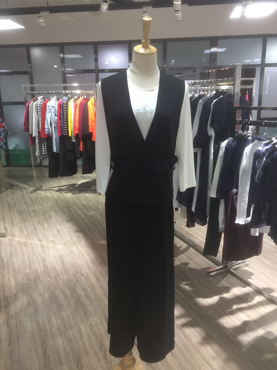 妃萱 漢派大碼女裝17年春品牌女圖片/妃萱 漢派大碼女裝17年春品牌女樣板圖 (2)