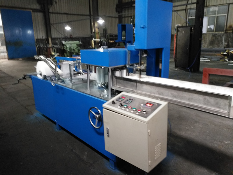 杭州全自動(dòng)無(wú)紡布折疊機(jī)吸色布折疊圖片