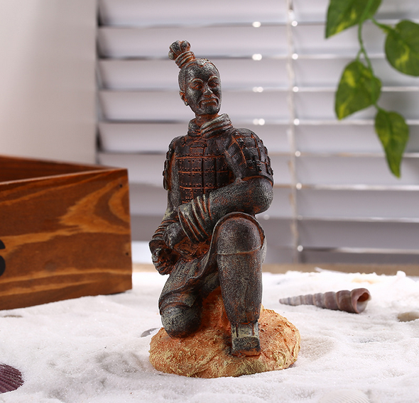 水族工藝品廠家直銷批發(fā)天然樹(shù)脂材武士與馬鞍水族工藝品批發(fā)
