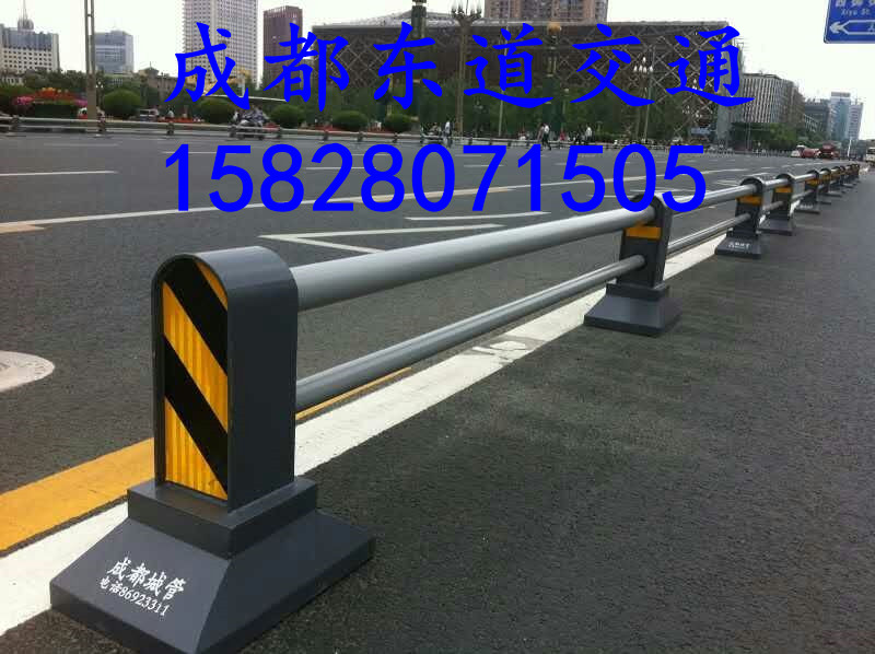 甘肅交通道路護(hù)欄廠家供應(yīng)|甘肅交