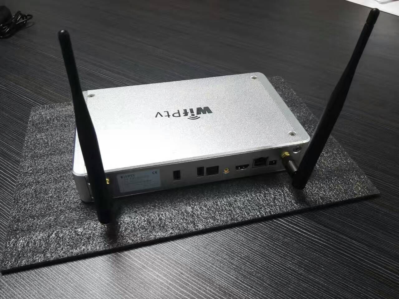 wifptv支持HDMI，VGA接口可與投影儀相連的無線互動演示系統(tǒng) 共享易無線投影王