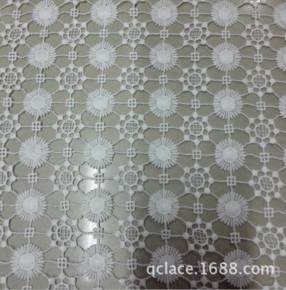廠價批發(fā)水溶牛奶絲花邊服裝輔料鏤空刺繡花邊面料免費提供樣版