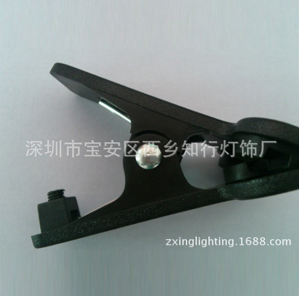 廠家供應(yīng)ABS塑料臺(tái)燈夾子 小號(hào)創(chuàng)意臺(tái)燈夾子 LED燈頭軟管夾子