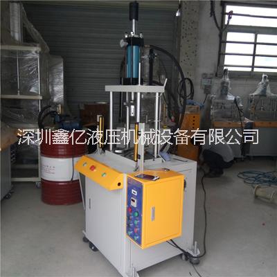 四柱油壓機(jī)圖片