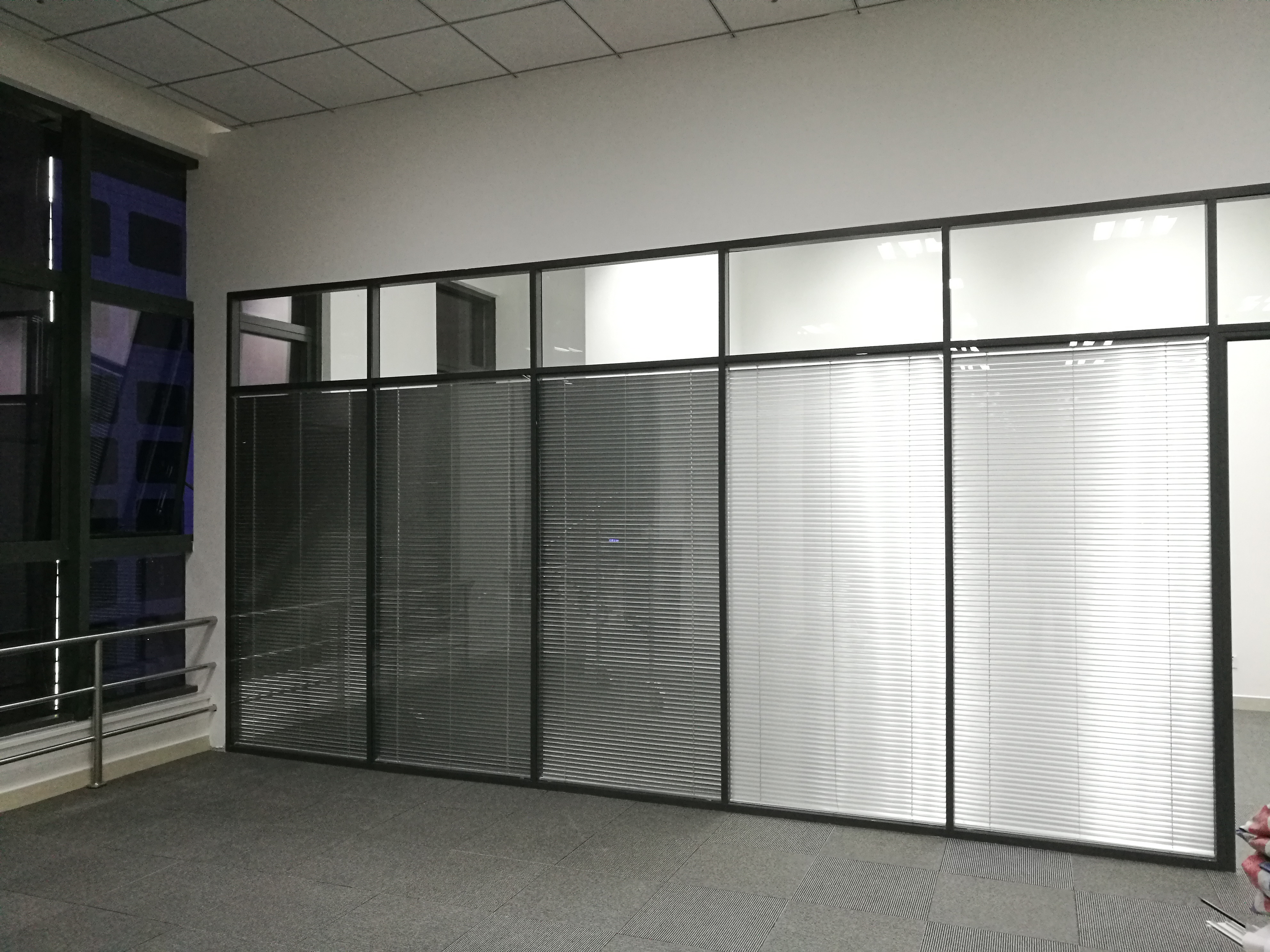 辦公玻璃百葉隔斷圖片/辦公玻璃百葉隔斷樣板圖 (3)