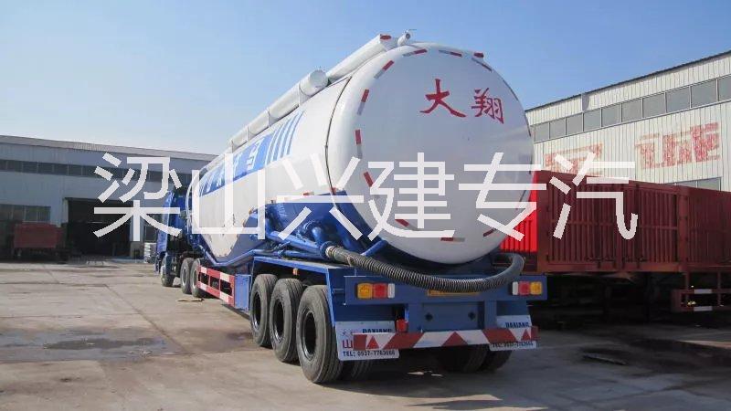 深圳泥漿污泥罐式運輸半掛車價格及配置