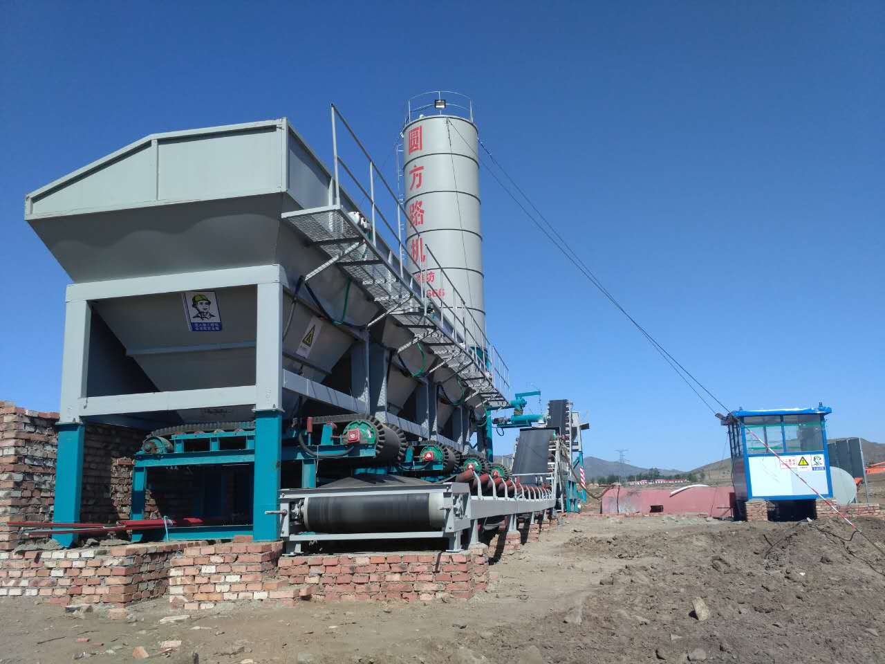 wdz-300穩(wěn)定土拌合站圖片