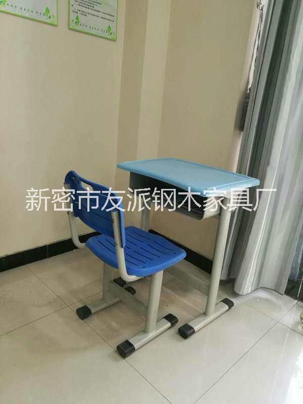 學(xué)生課桌圖片