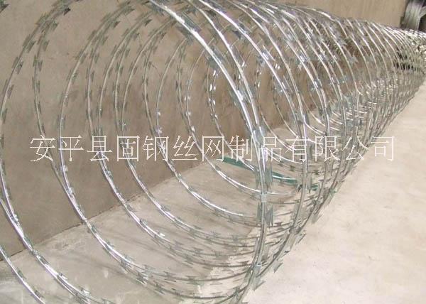 供應(yīng)刀刺滾籠網(wǎng)刀刺網(wǎng)生產(chǎn)廠家刀刺網(wǎng)價格*刺繩生產(chǎn)廠家隔離刀刺網(wǎng)多少錢一米