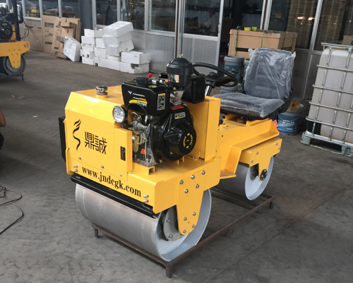 DC850C座駕式壓路機輪振動圖片