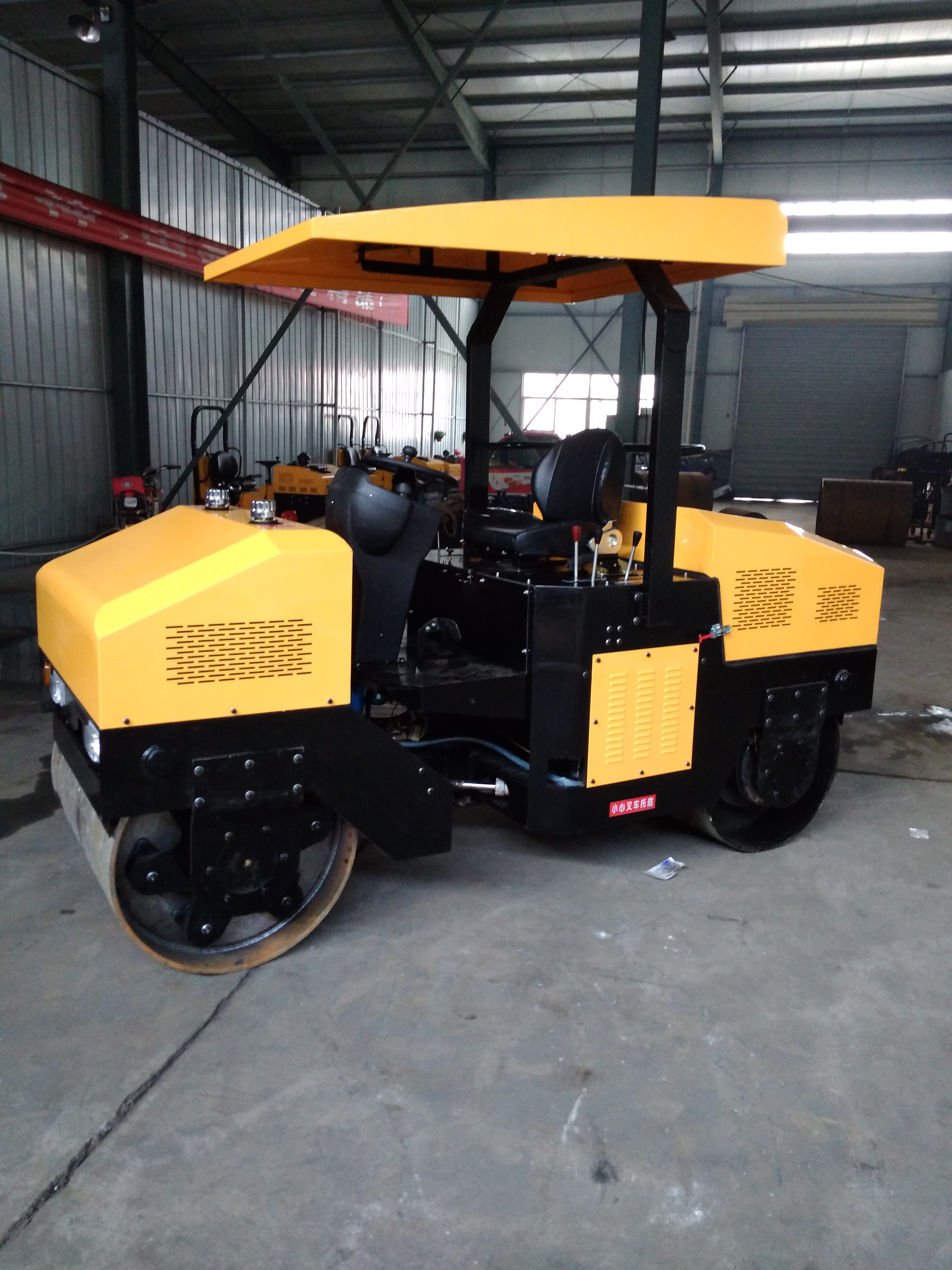 全液壓雙鋼輪壓路機(jī)圖片/全液壓雙鋼輪壓路機(jī)樣板圖 (1)