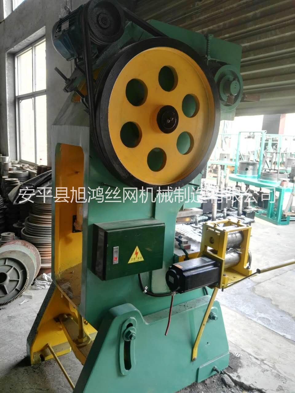 河北黑絲布沖圓片數(shù)控送料機(jī)械絲網(wǎng)沖床送料機(jī)