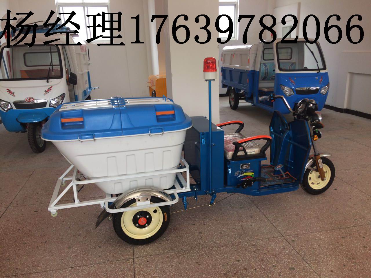 小型（朔料箱）電動三輪環(huán)衛(wèi)車A款圖片