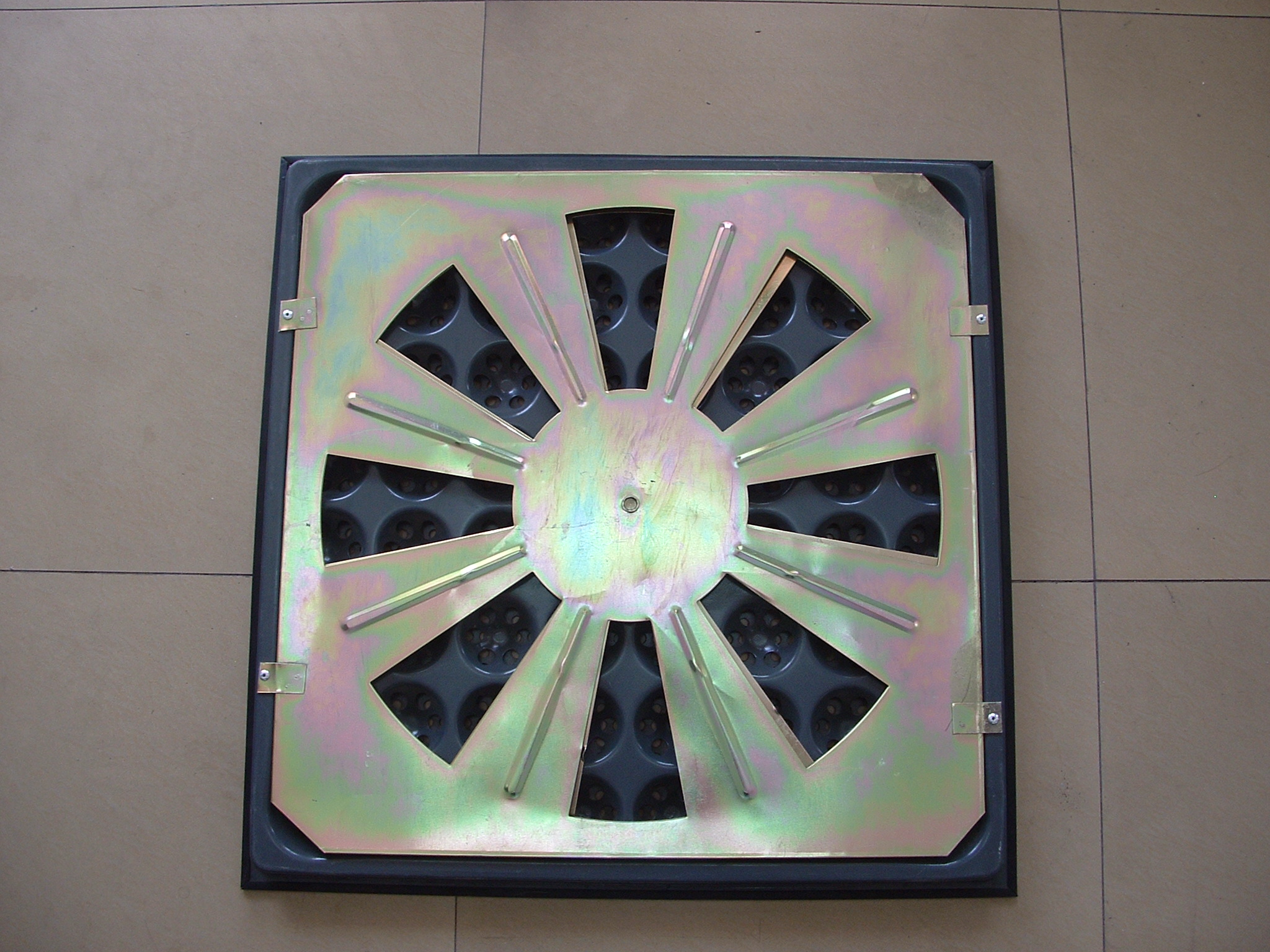 長(zhǎng)沙林德納全鋼防靜電通風(fēng)地板圖片