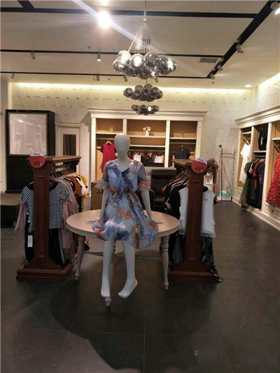芝麻e柜女裝店圖片