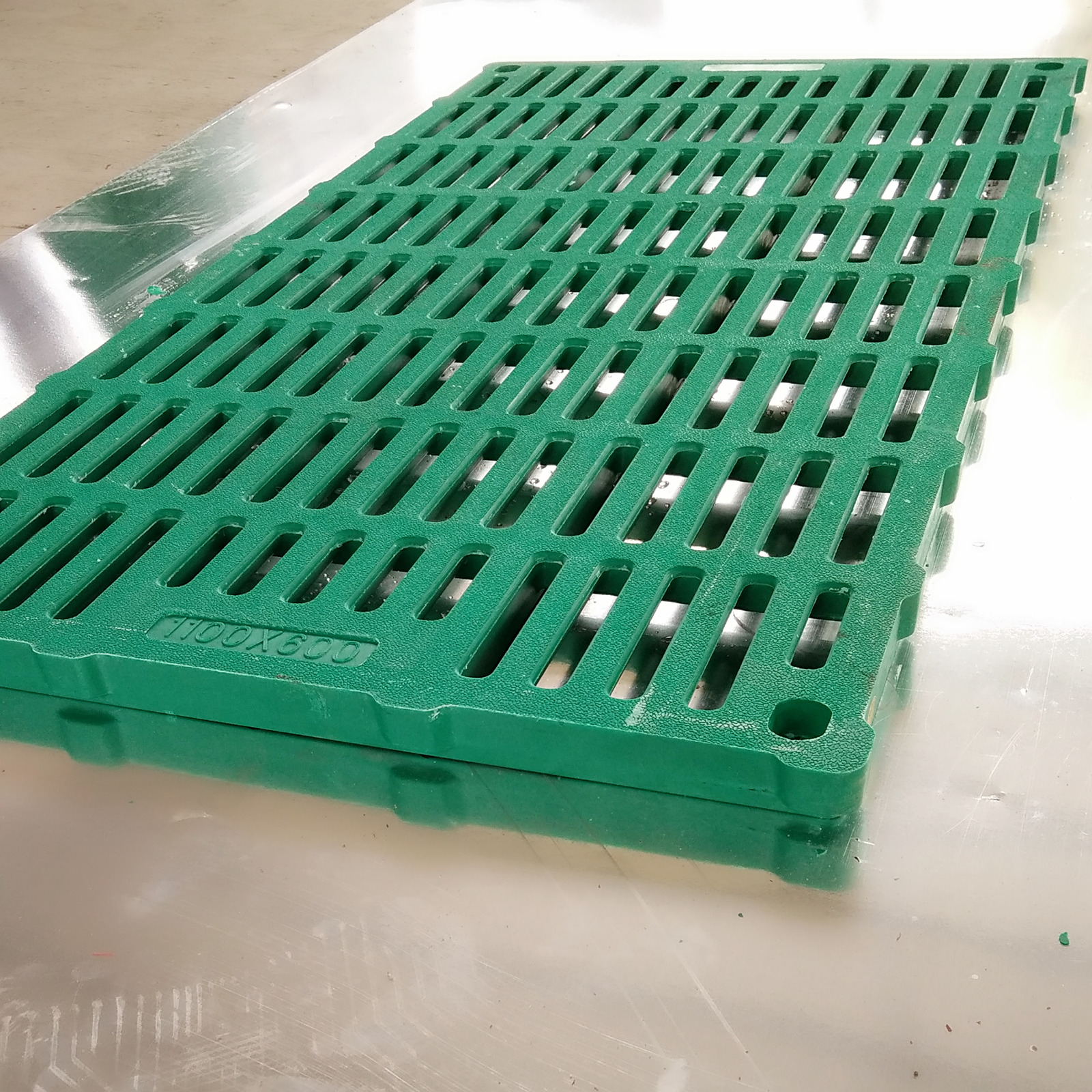 仔豬復(fù)合保育床圖片/仔豬復(fù)合保育床樣板圖 (2)