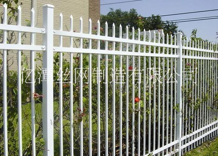 三橫杠鋅鋼鐵藝護(hù)欄圖片