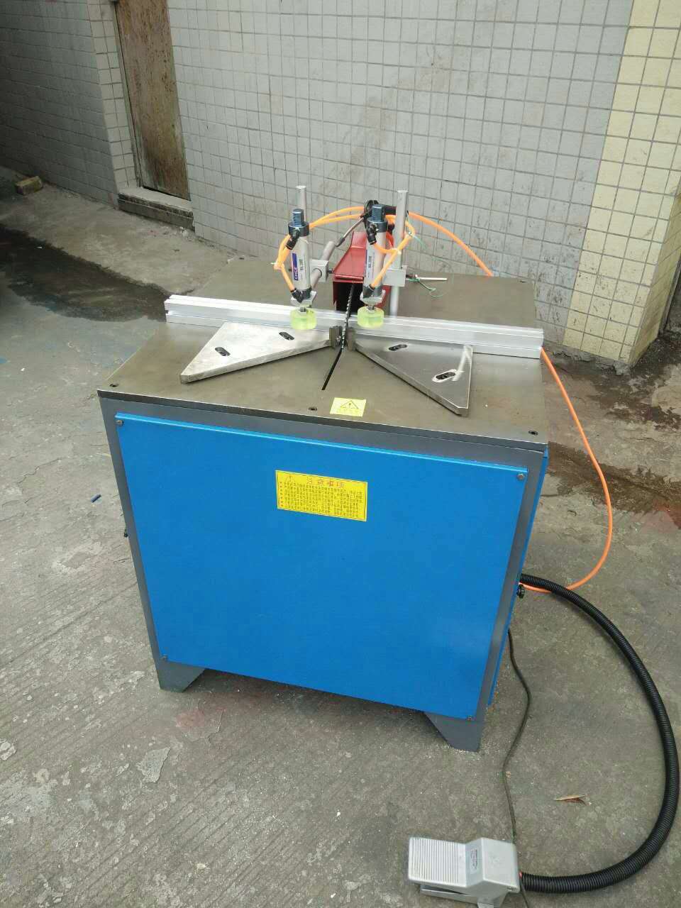 45度鋁材精準(zhǔn)切割機(jī)圖片/45度鋁材精準(zhǔn)切割機(jī)樣板圖 (3)