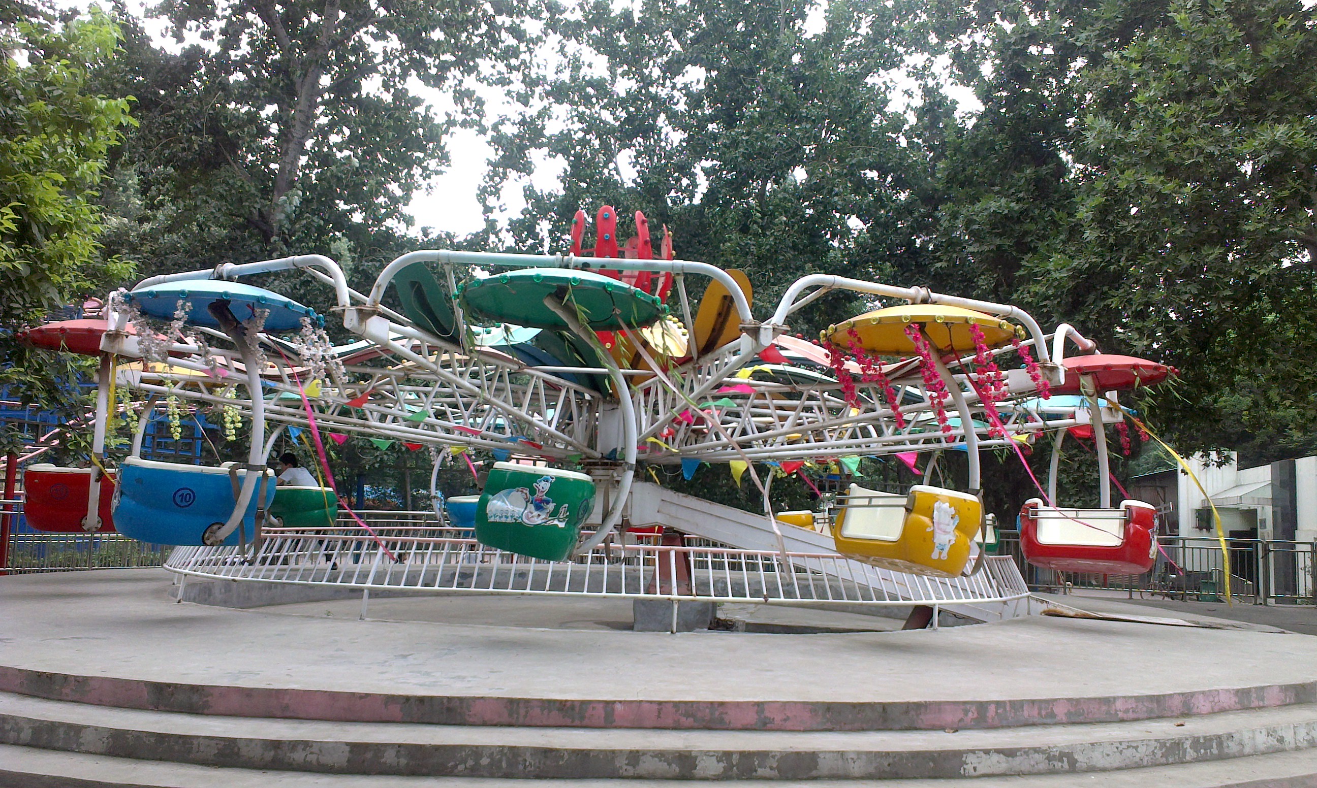 驚險(xiǎn)刺激雙人飛天圖片/驚險(xiǎn)刺激雙人飛天樣板圖 (3)