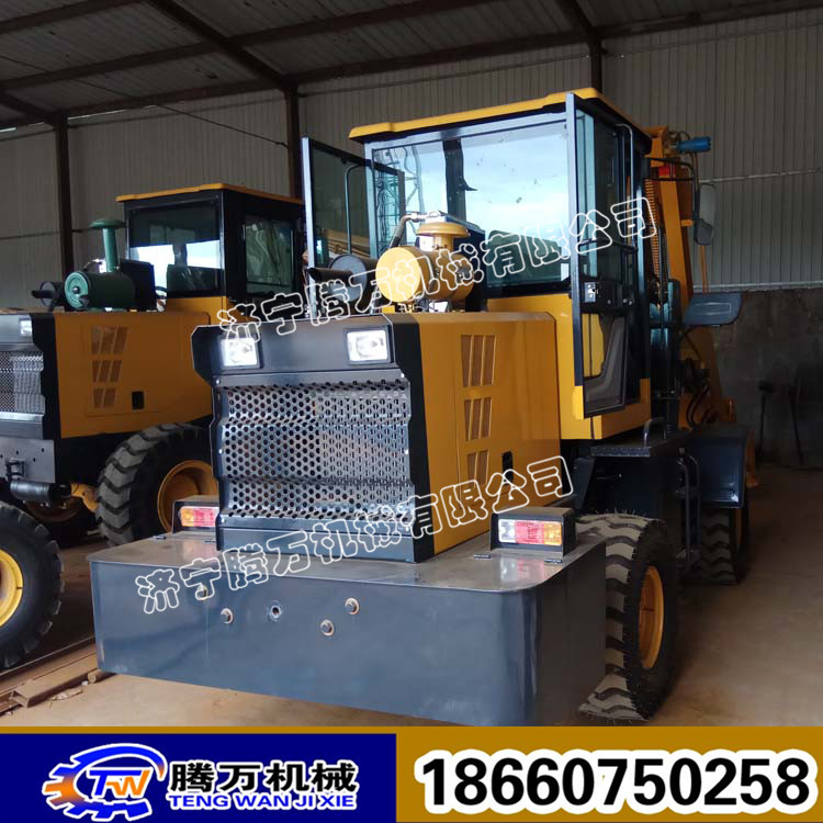 電線桿打樁機(jī)圖片