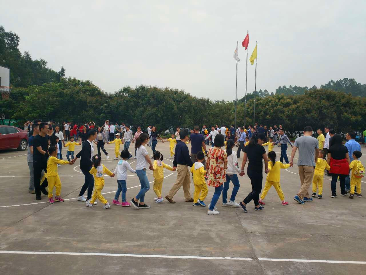 學(xué)生戶外活動(dòng)圖片/學(xué)生戶外活動(dòng)樣板圖 (3)