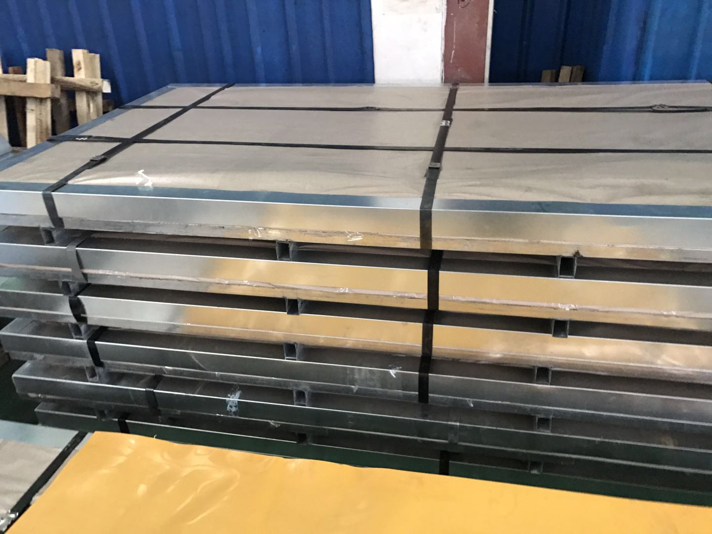 云南304系列不銹鋼卷材廠家 批發(fā)304系列不銹鋼卷材，304系列不銹鋼卷材批發(fā)，304系列不銹鋼卷材報(bào)價(jià)
