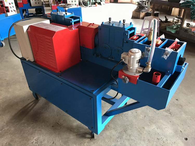 鋼管調(diào)直機(jī)除銹圖片/鋼管調(diào)直機(jī)除銹樣板圖 (3)