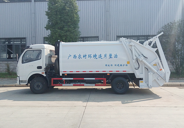 東風(fēng)12方壓縮式垃圾車圖片