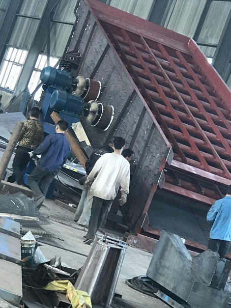 大型沙石廠礦振動(dòng)篩分設(shè)備 大型沙石廠礦開(kāi)采振動(dòng)篩分設(shè)備