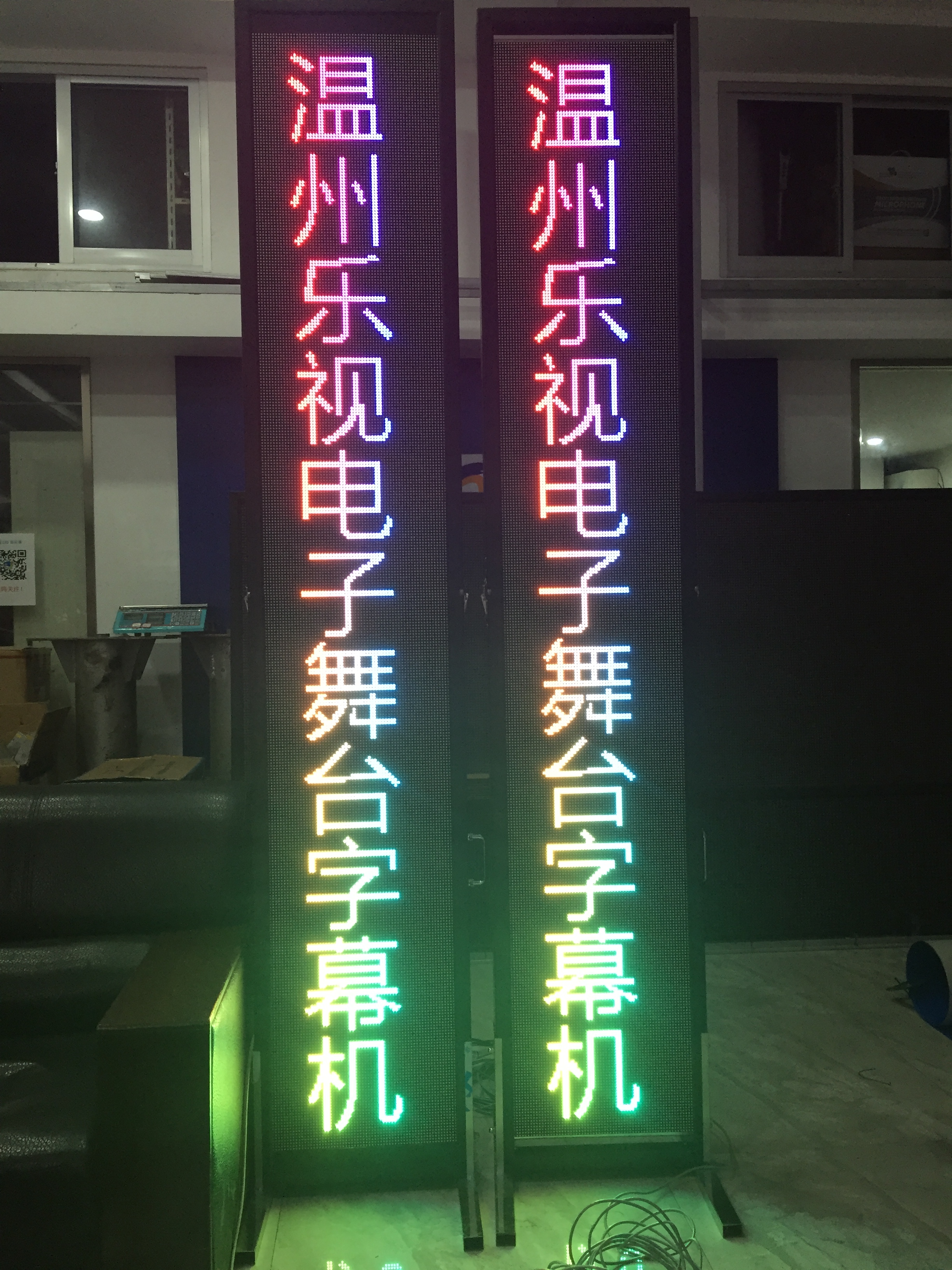 LED显示屏全彩舞台字幕机制作 高亮全天候室内外通用 LED舞台字幕机图片