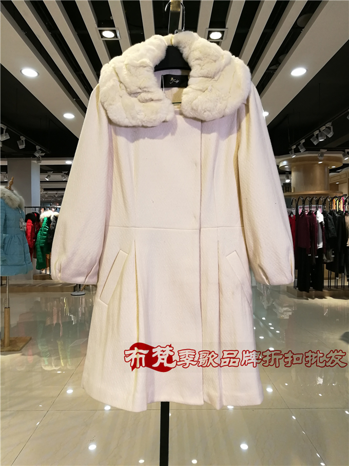 供应简约风情Simplef服装尾货折扣店进货方法图片