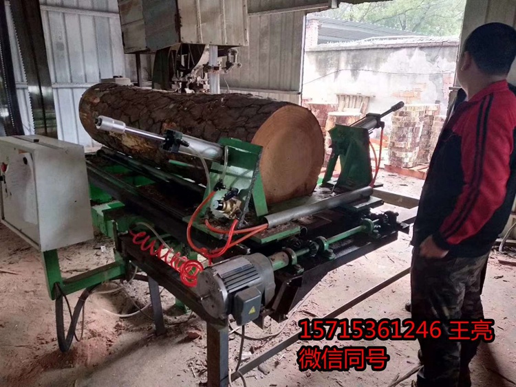 數(shù)控跑車 開料鋸裁板圖片