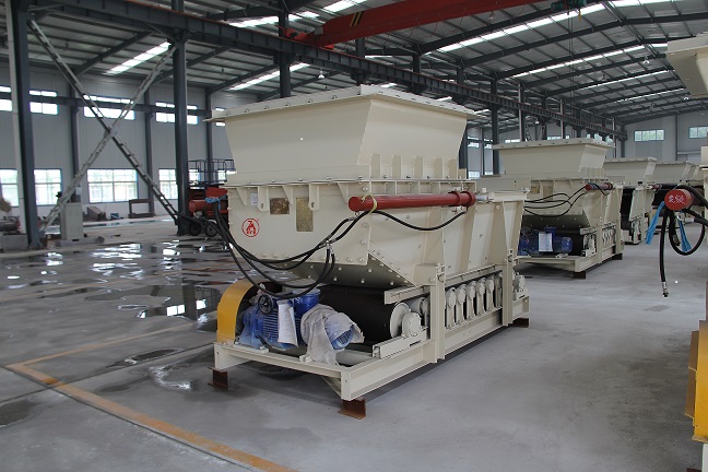 東達(dá)GLD3300型帶式給煤機(jī)  GLD2200型帶式給煤機(jī) 東達(dá)帶式給煤機(jī) 濟(jì)寧東達(dá)機(jī)電有限公司生產(chǎn)的GLD帶式給煤機(jī)