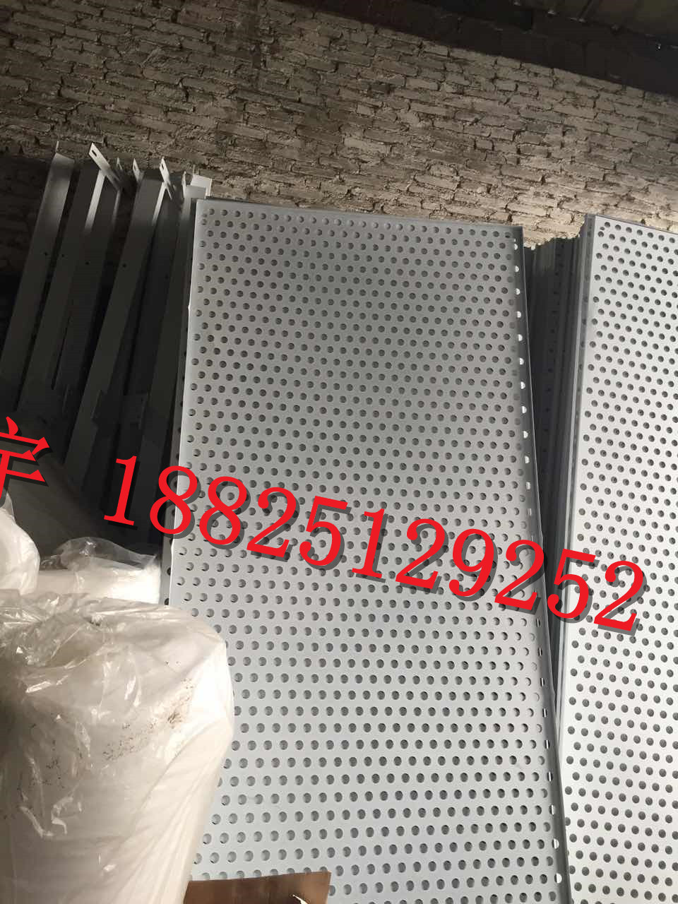 廣州龍宇篩網(wǎng)沖孔圍欄，沖孔板，*批發(fā)零售，*、