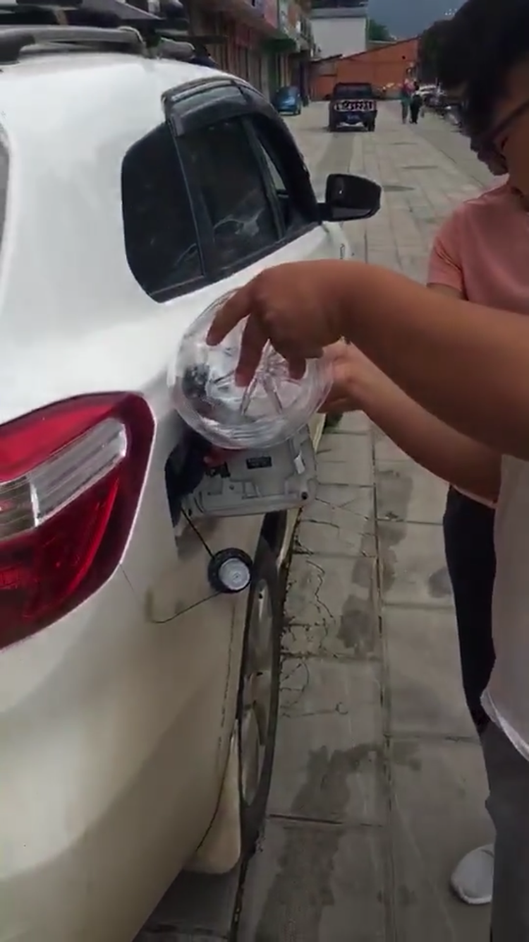 汽車玻璃水設(shè)備圖片/汽車玻璃水設(shè)備樣板圖 (2)