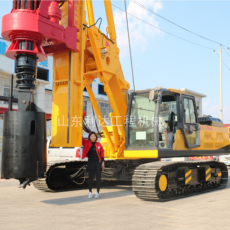 履帶機(jī)鎖桿旋挖鉆機(jī)雙動力頭_山東履帶鉆樁機(jī)供應(yīng)商_山東小型旋挖鉆機(jī)廠家