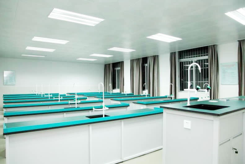 學校醫(yī)院實驗室實驗臺設計與安裝圖片