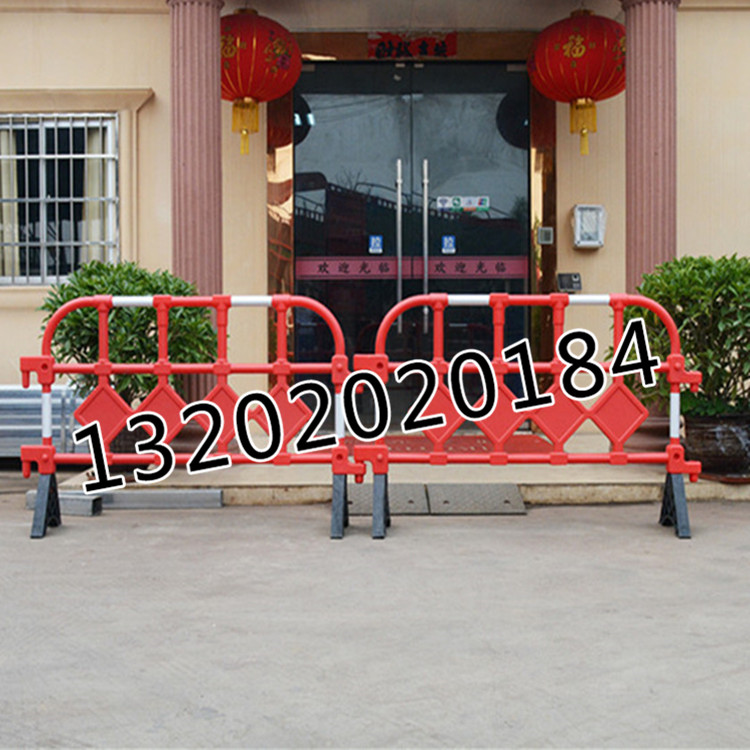 施工圍欄道路 塑料施工臨時(shí)護(hù)欄圖片