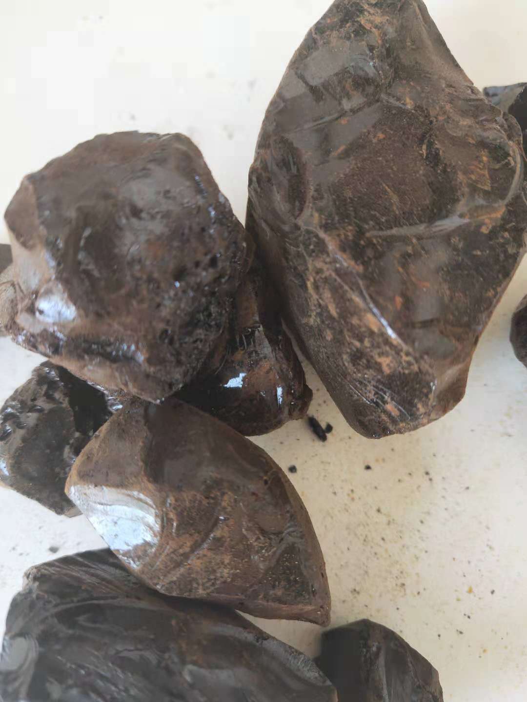 棕紅色古馬龍樹脂圖片