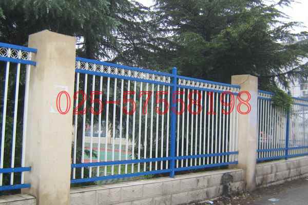 鋅鋼護(hù)欄圖片