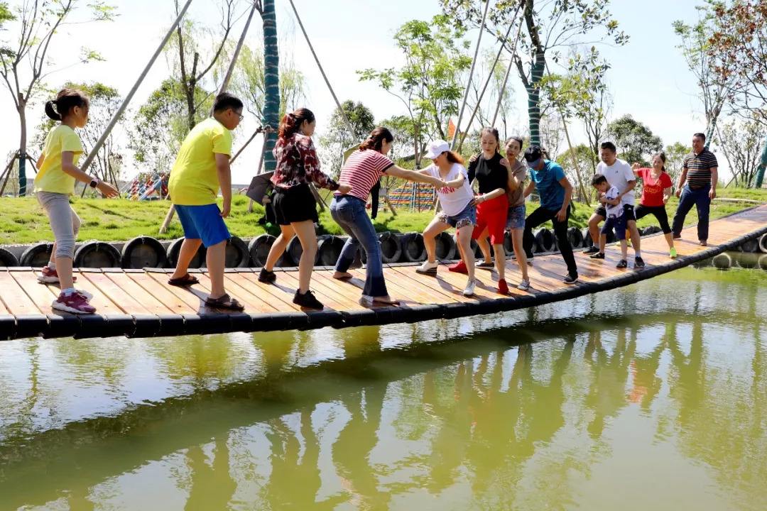 拓展網(wǎng)紅橋廠家/搖擺橋圖片/拓展網(wǎng)紅橋廠家/搖擺橋樣板圖 (2)